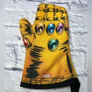 Marvel Infinity Gauntlet Yellow Oven Mitt